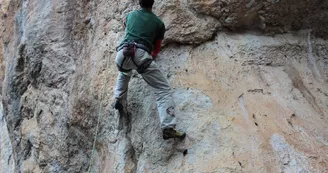 Escale verticale : Moniteur d'escalade, via ferrata, canyoning