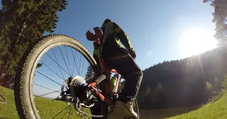 Location de VTT électriques Escapade à La Voreille
