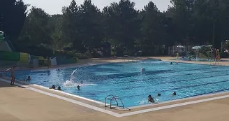 Piscine - Bassin ludique au lac de Montendre