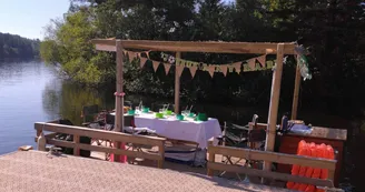 Location de bateaux terrasse Alain Nature-Bateaux