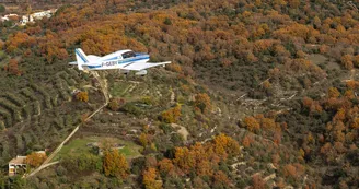 Survol des Gorges en avion - L'ardeche vue du ciel Survol des Gorges en avion - L'ardeche vue du ciel