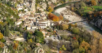 Survol des Gorges en avion - L'ardeche vue du ciel Survol des Gorges en avion - L'ardeche vue du ciel