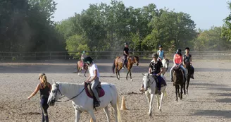 Randonnées équestres avec le Centre des Combes