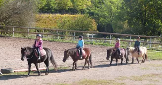 Randonnées équestres avec le Centre des Combes