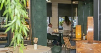 Restaurant table urbaine Logan Laug Restaurant table urbaine Logan Laug