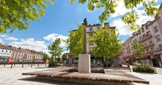 La place Pinau La place Pinau