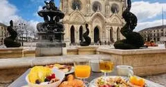 Brunch vue cathédrale Sainte-Croix