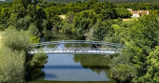 Moulin-du-duellas-passerelle-portrait-vallee-isle-perigord