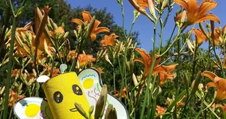 Un joli papillon dans les fleurs Un joli papillon dans les fleurs