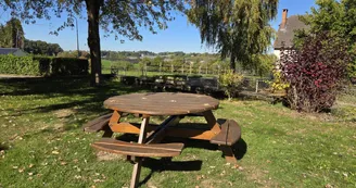 Concèze - Table de pique-nique ©Laurence Léonard  (1)
