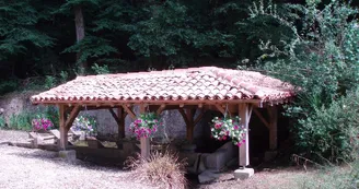 Fontaine et lavoir de Coudures