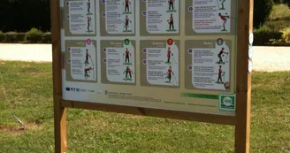 Parcours de Marche Nordique - Panneau d'échauffement et d'étirements Parcours de Marche Nordique - Panneau d'échauffement et d'étirements