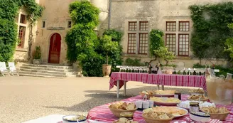 Cour du château Renaissance (atelier vin et fromage) Cour du château Renaissance (atelier vin et fromage)