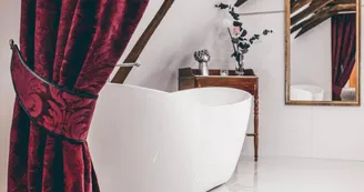 domaine-ecrin-lumiere-baignoire-campsegret-tourisme-vallee-isle