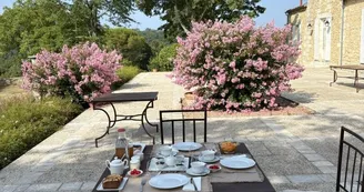 domaine-ecrin-lumiere-petit-dejeuner-campsegret-tourisme-vallee-isle