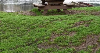 Table bord de rivière