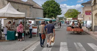 Marché de st christoly 800x600©Corinne Couette Marché de st christoly 800x600©Corinne Couette