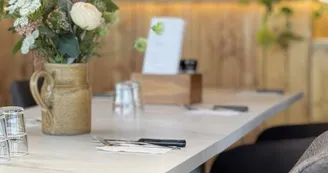 carbonne_lasourcewakepark_resto_rivage_table@lasourcewakepark carbonne_lasourcewakepark_resto_rivage_table@lasourcewakepark