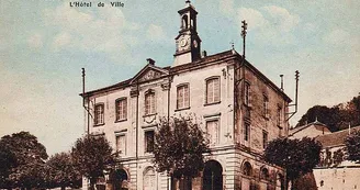 Carte postale de l'Hôtel de Ville de Montigny-le-Roi