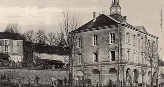 Carte postale de l'Hôtel de Ville de Montigny-le-Roi