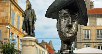 Neveu de Rameau de Diderot à Langres - banc à selfie Neveu de Rameau de Diderot à Langres - banc à selfie