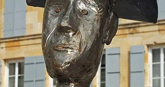Neveu de Rameau de Diderot à Langres - banc à selfie Neveu de Rameau de Diderot à Langres - banc à selfie