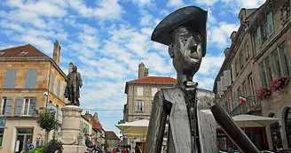 Neveu de Rameau de Diderot à Langres - banc à selfie Neveu de Rameau de Diderot à Langres - banc à selfie