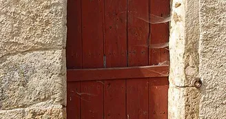 Maison à accolade à Rivière-les-Fosses