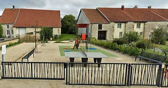 Aire de jeux de Courcelles-en-Montagne Aire de jeux de Courcelles-en-Montagne