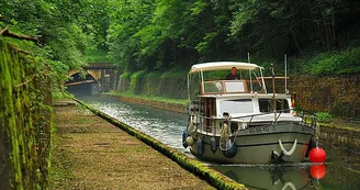 Tunnel du canal entre Champagne et Bourgogne à Balesmes-sur-Marne