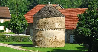 Pigeonnier de la ferme de la Valpelle à Brennes
