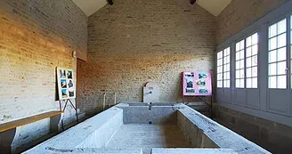 Lavoir et ancienne fontaine de Baissey