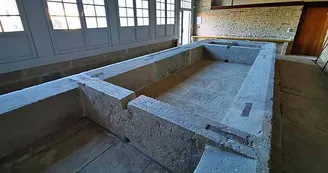 Lavoir et ancienne fontaine de Baissey