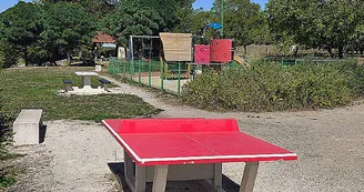 Aire de pique-nique et de jeux du port de Rolampont