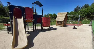 Aire de pique-nique et de jeux du port de Rolampont