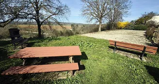 Aire de pique-nique de l'église de Faverolles