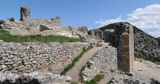 fenouillet_chateau_ruines_et_parties_restaurnes