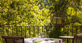 Table dressée restaurant Oliba Château de Riell