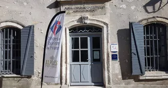 Bureau d'Information Touristique Eygalières_extérieur