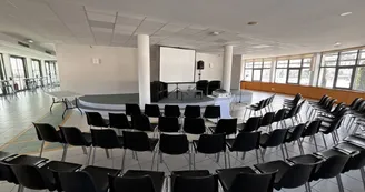 Salle rotonde du centre de congrès de Cassis Salle rotonde du centre de congrès de Cassis