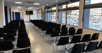 Salle de sous-commission du centre de congrès de Cassis Salle de sous-commission du centre de congrès de Cassis