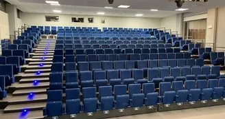 Salle plénière du centre de congrès de Cassis Salle plénière du centre de congrès de Cassis