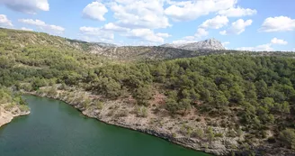 Lac Zola et Montagne Sainte Victoire