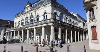 Office de Tourisme et théâtre Office de Tourisme et théâtre