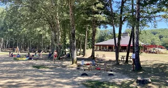 Plage du lac de Ste Hélène, à Bujaleuf_2 Plage du lac de Ste Hélène, à Bujaleuf_2