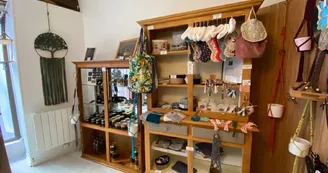 boutique-createurs-rochechouart-poltourisme (6) boutique-createurs-rochechouart-poltourisme (6)