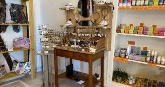 boutique-createurs-rochechouart-poltourisme (7) boutique-createurs-rochechouart-poltourisme (7)